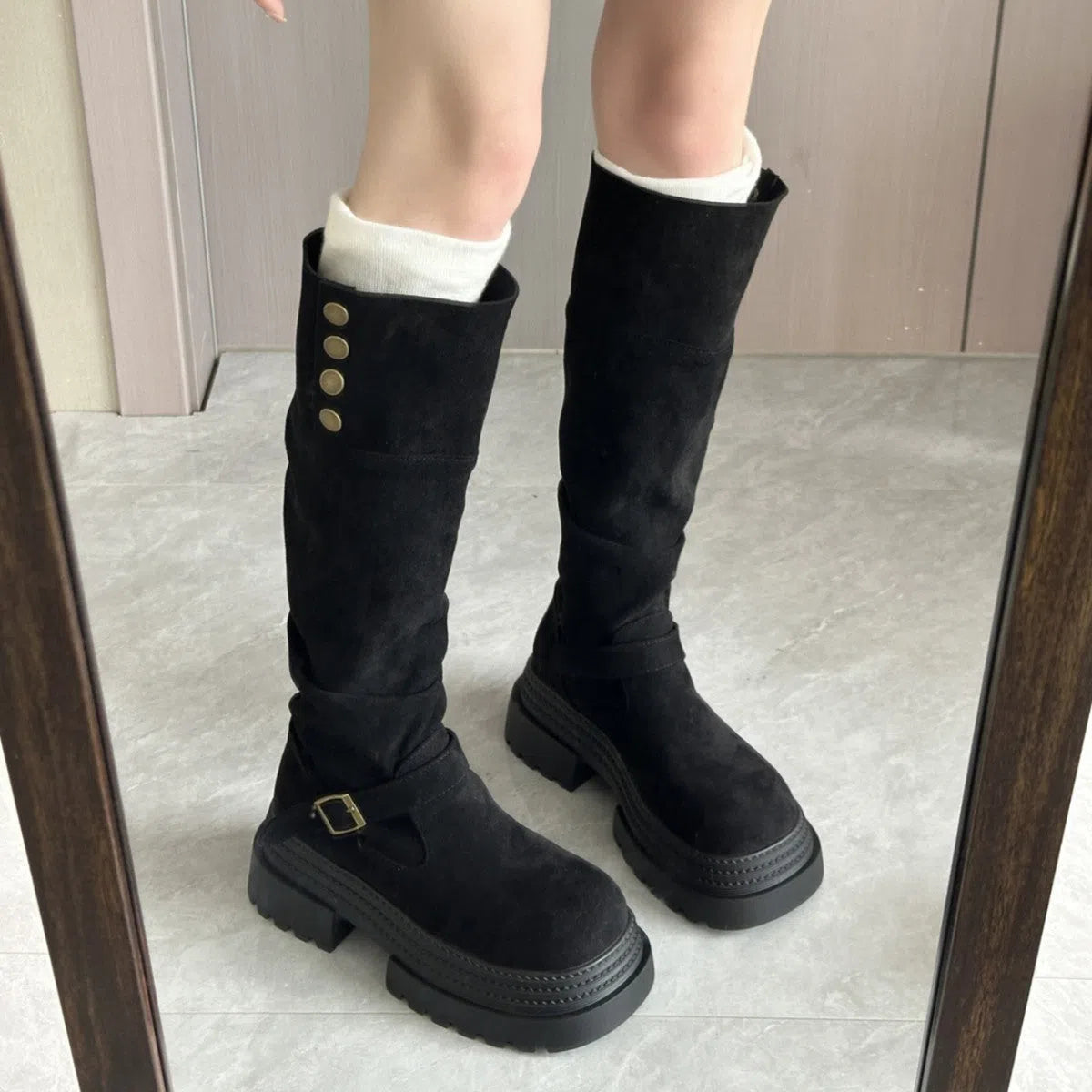 Women's retro chunky-heel knee-high boots in black with side zipper and round toe