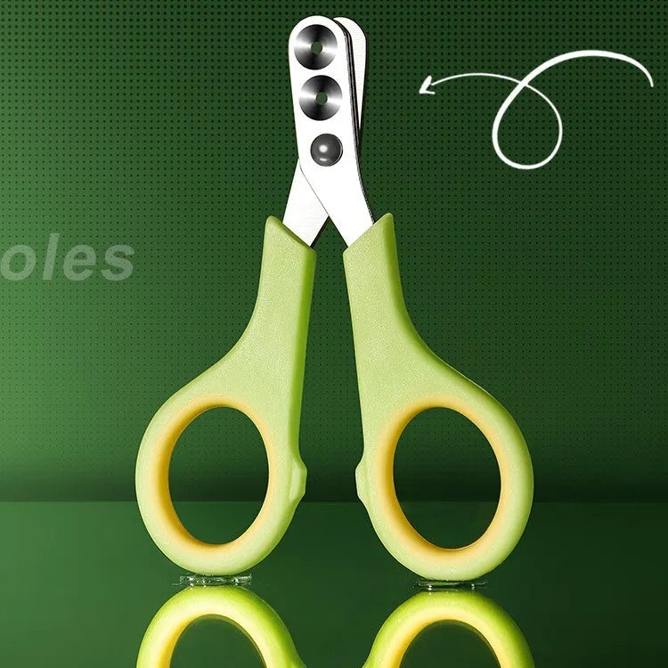 Manual cat nail clippers with round metal blade and green handle, designed for even nail cutting and split prevention