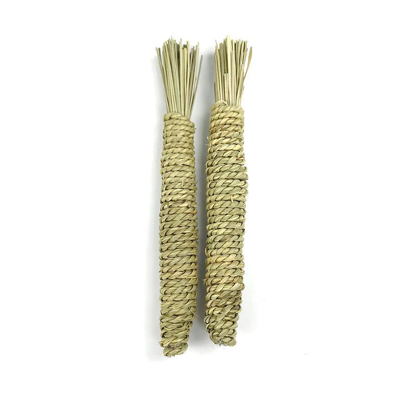 Hand-woven water grass carrot toy for small pets teeth grinding, 23x5cm