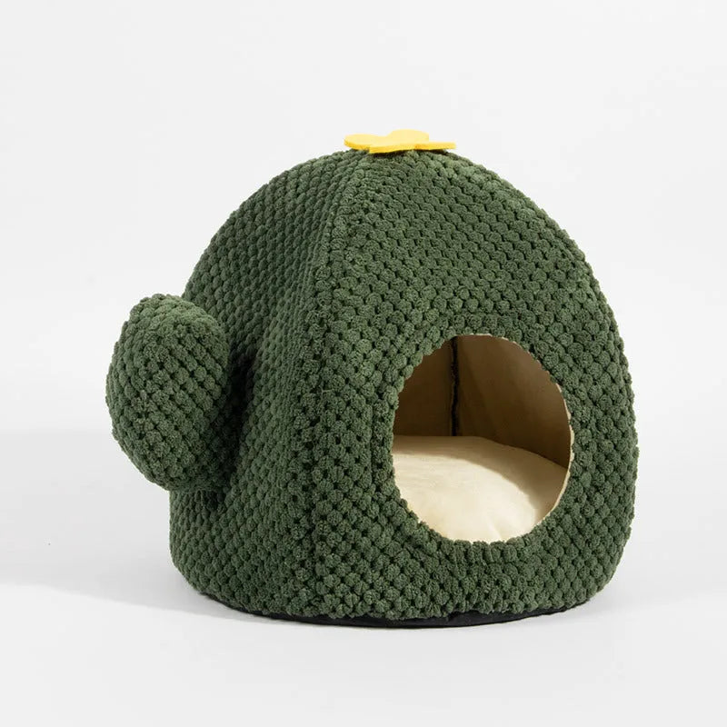 Cactus-shaped enclosed cat bed with plush interior and faux fur lining in green colours