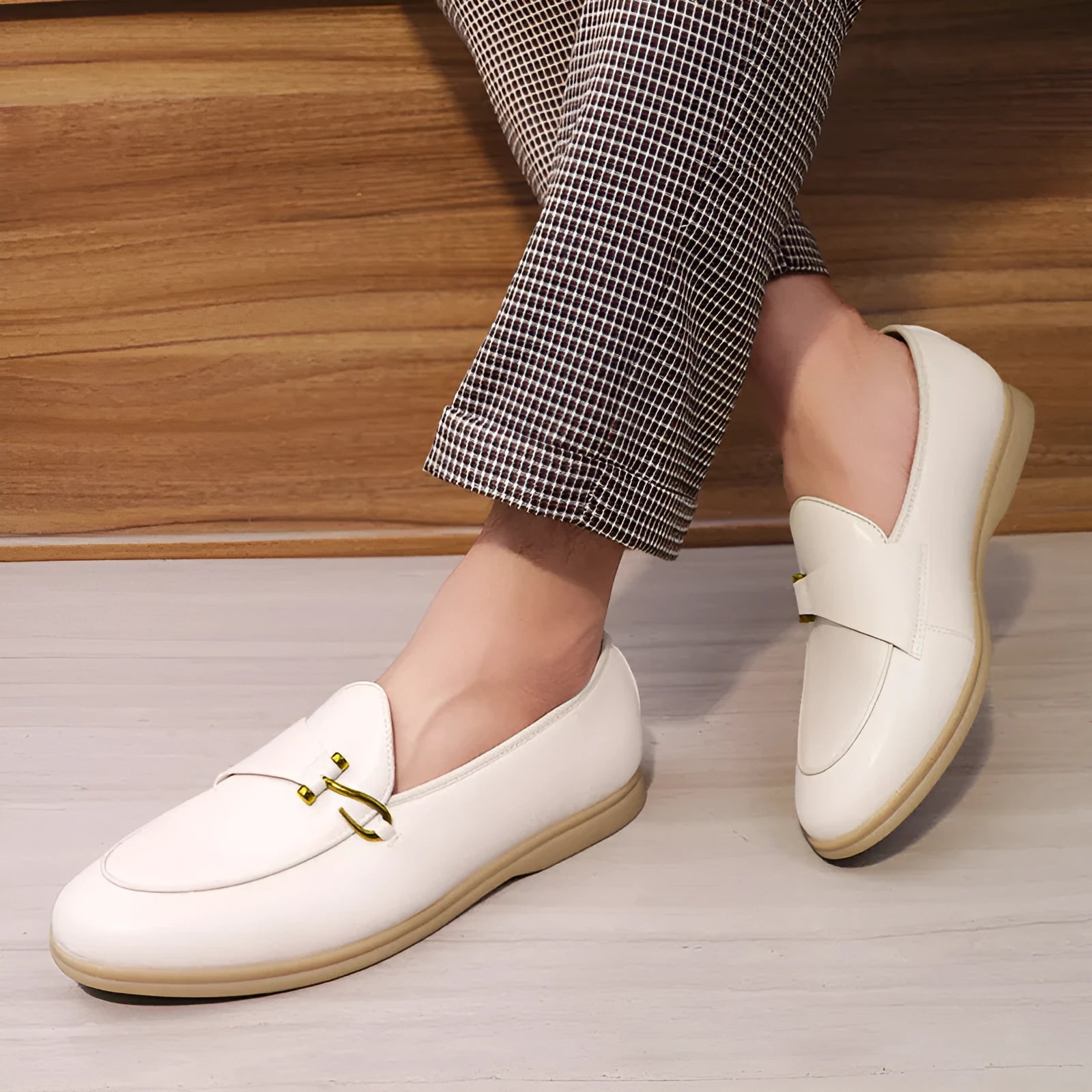 Breathable casual men's leather shoes in black, brown, and white with flat heel and round toe rubber sole