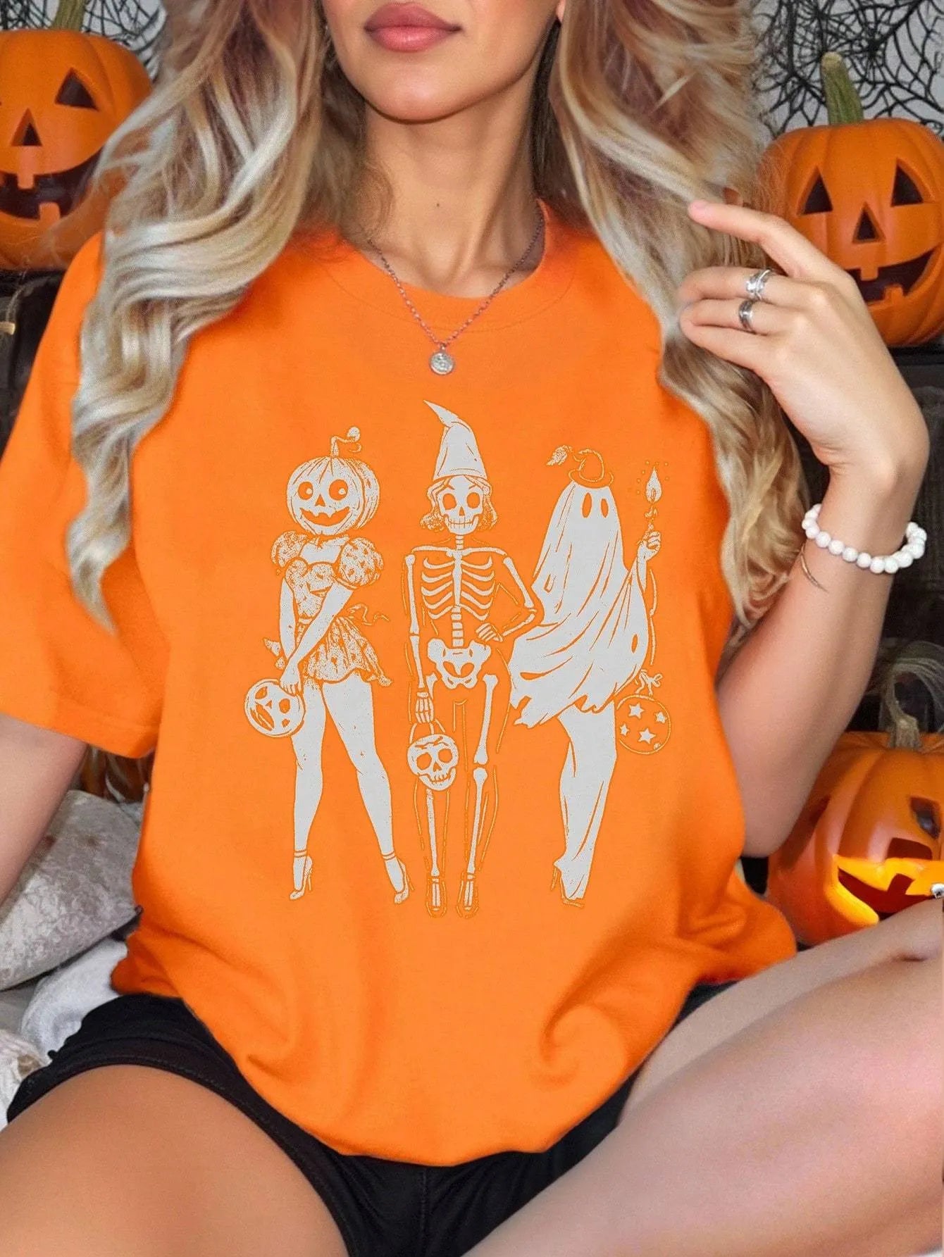 Loose fit cotton summer t-shirt in multiple colours with short sleeves and round neck