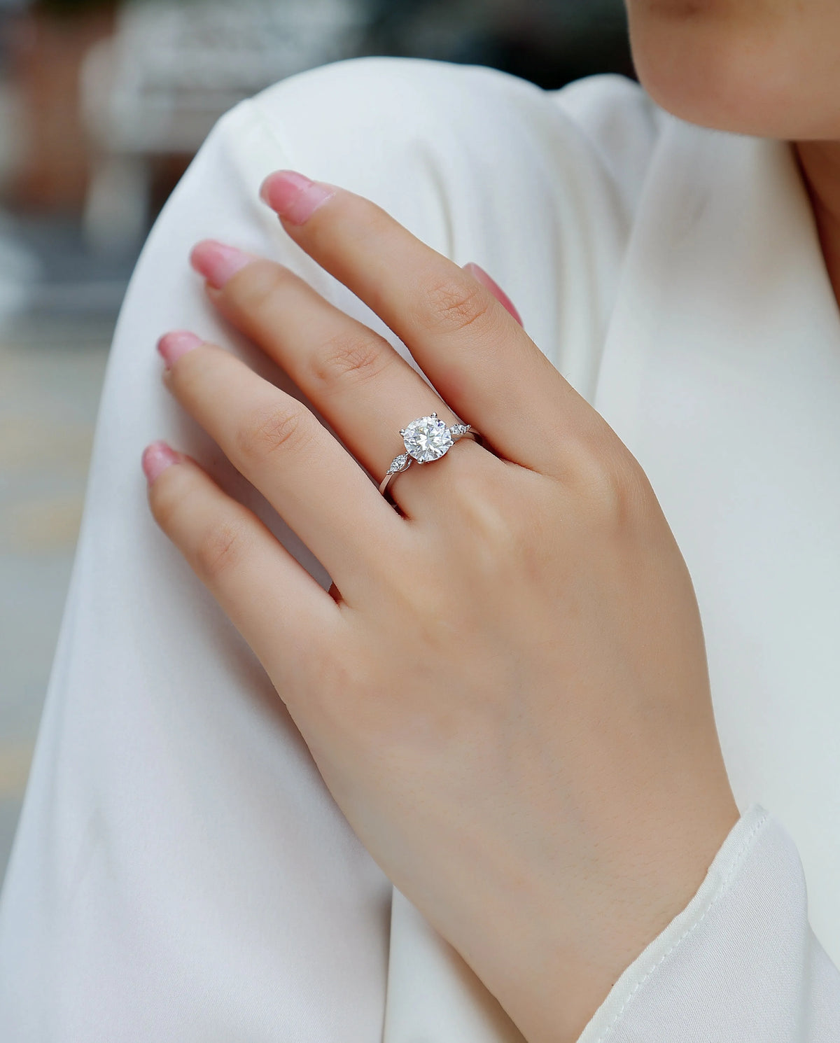 2 carat moissanite wedding ring set in S925 silver with platinum plating, sizes 5 to 9, gift box and GRA certificate