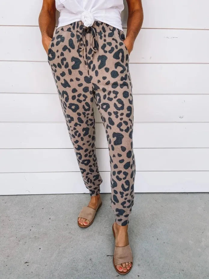 Fashionable leopard print mid-rise casual pants with pencil leg cut