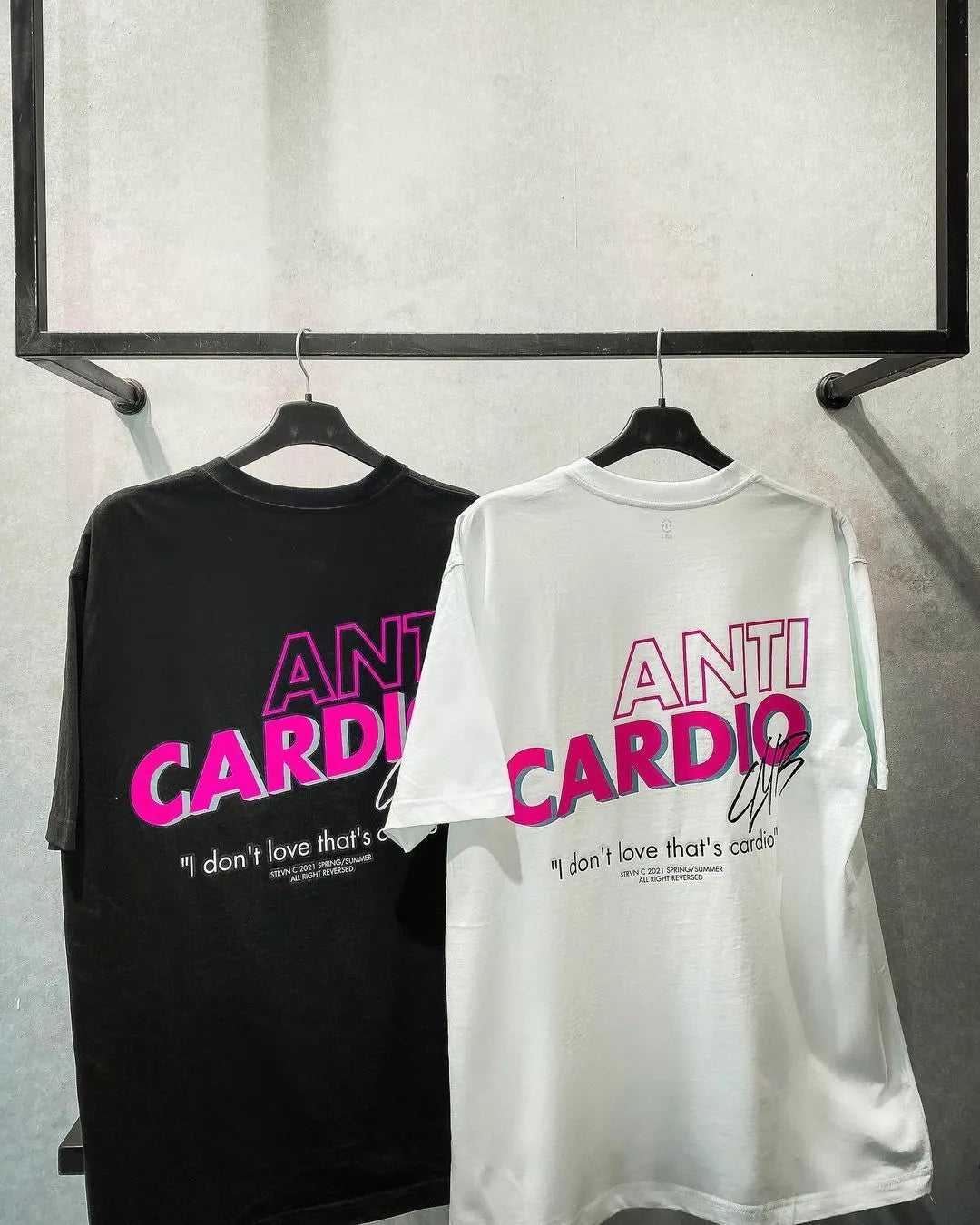 Men's cotton loose fit athletic T-shirt with half sleeves and round collar in black or white, sizes L to 3XL