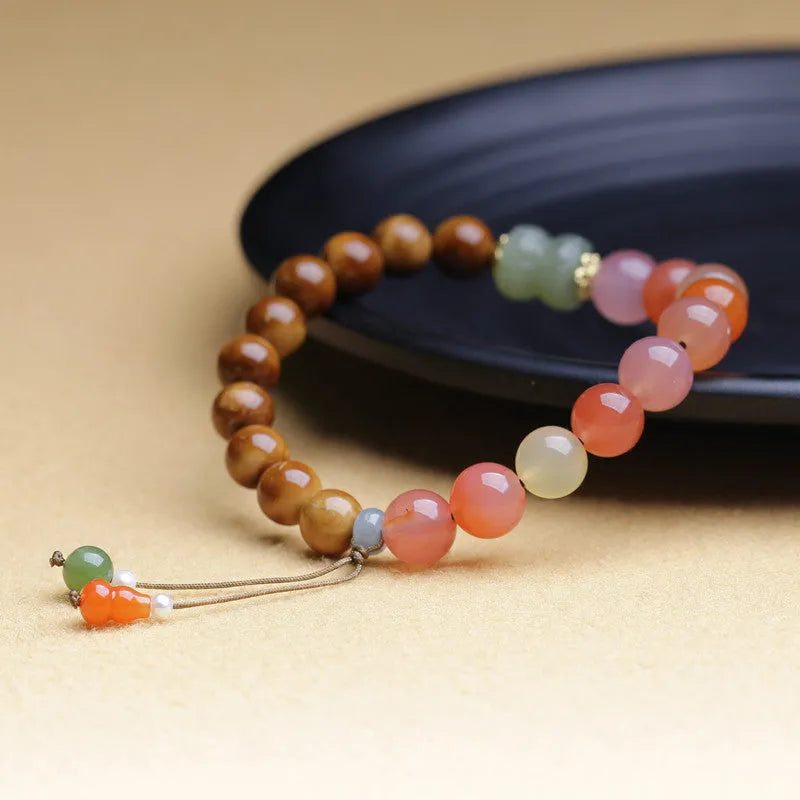 Women's 8mm agate bracelet with diamond-shaped beads and persimmon elements