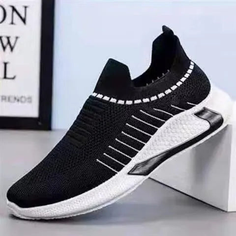 Men's striped mesh slip-on sneakers with flyknit upper in black and white colour option