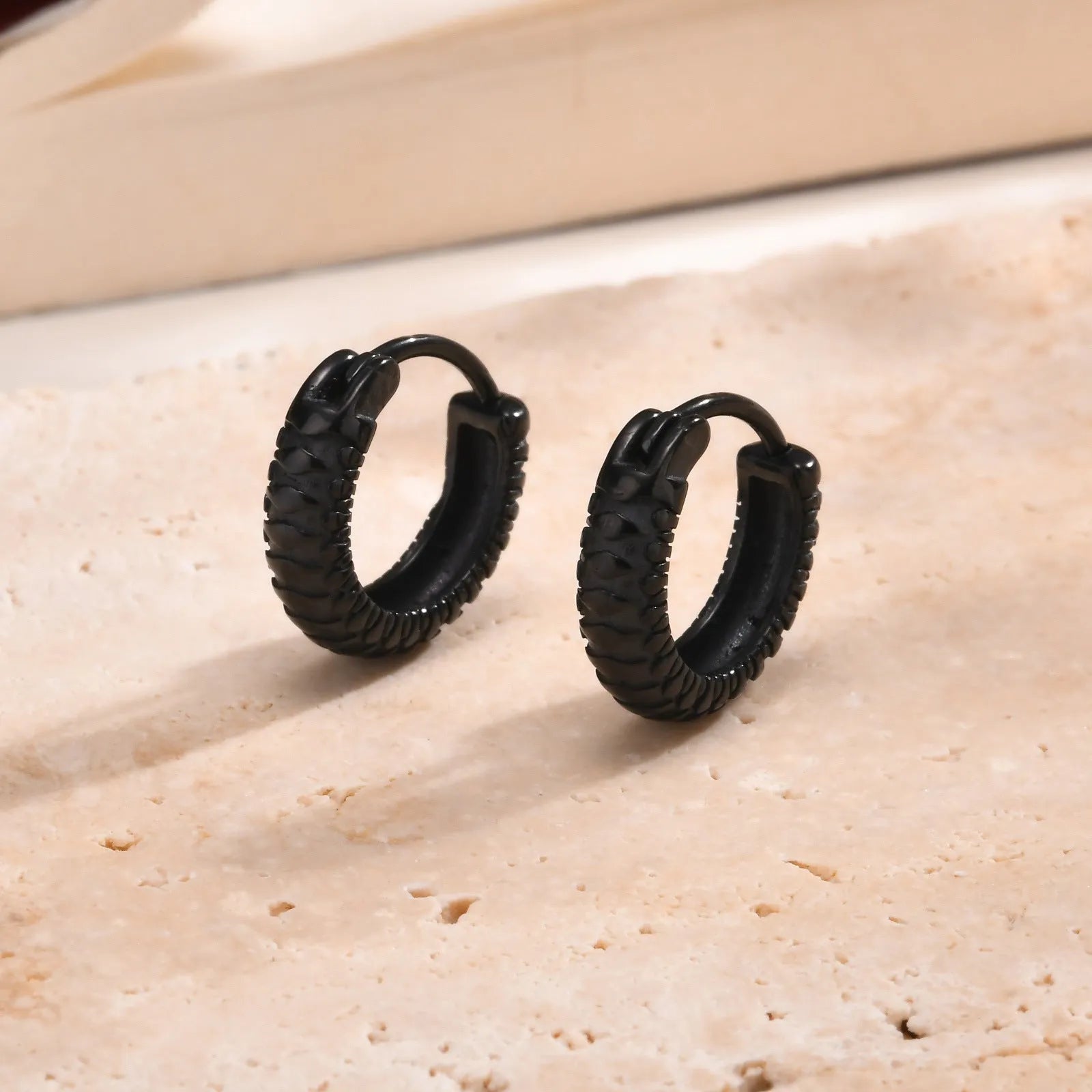 Stainless steel snake pattern earrings in black or gold colour for hip hop accessories