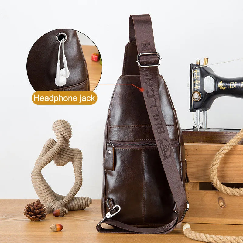 Genuine leather men's messenger bag in retro vertical square shape with magnetic buckle closure in black colour