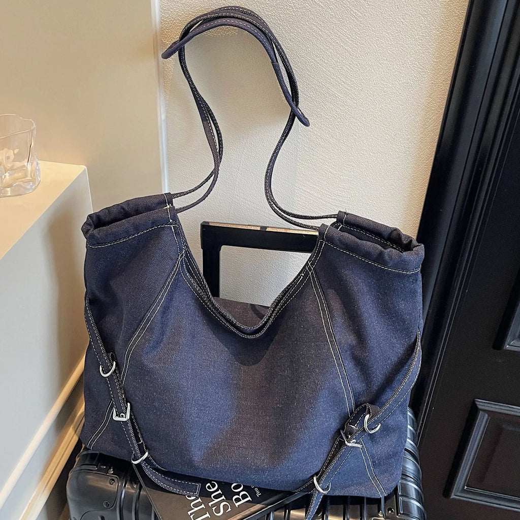 Retro large capacity shoulder bag in PU, horizontal square shape, double straps, colour black