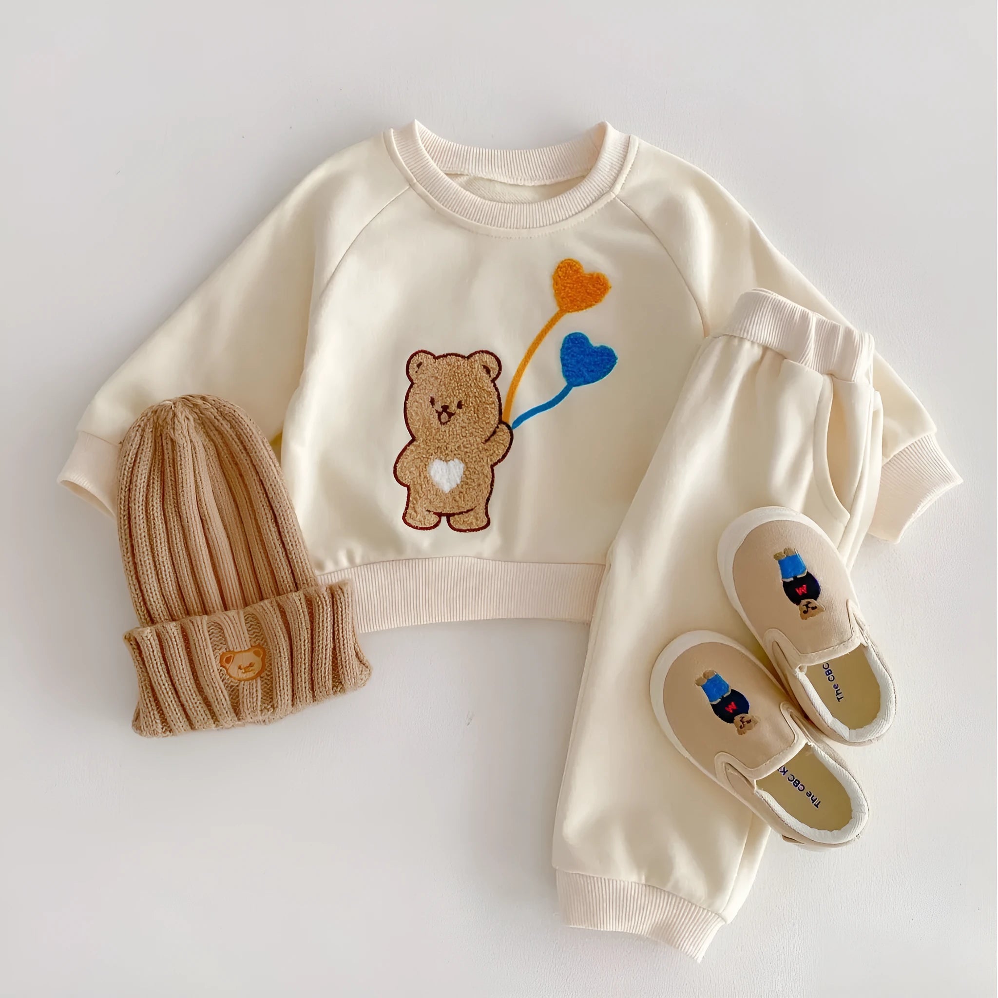 Baby suit in light beige with cute bear ball pattern, long-sleeved sweater and matching trousers, cotton fabric