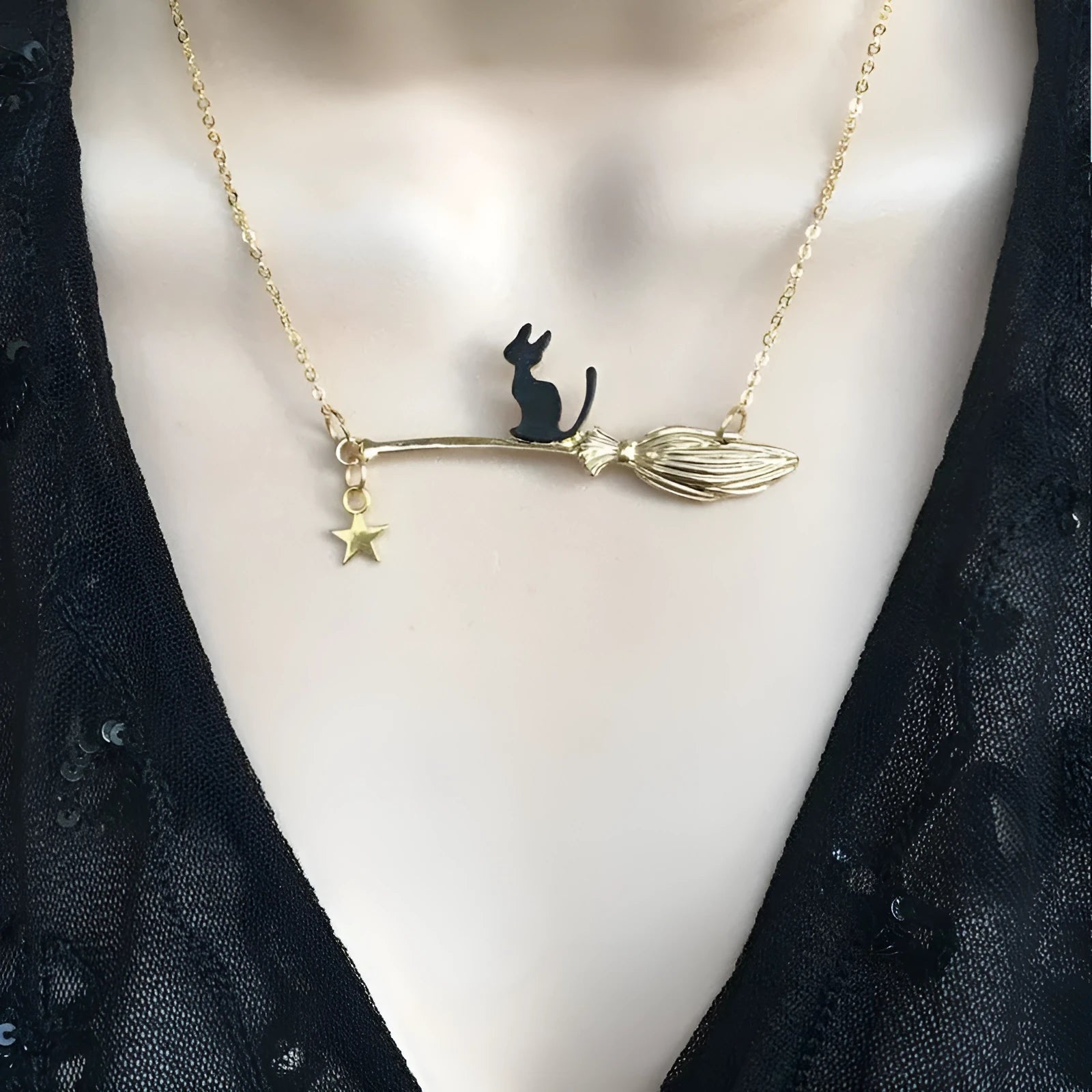 Halloween black cat pendant necklace for women in gold or silver alloy with animal zodiac design