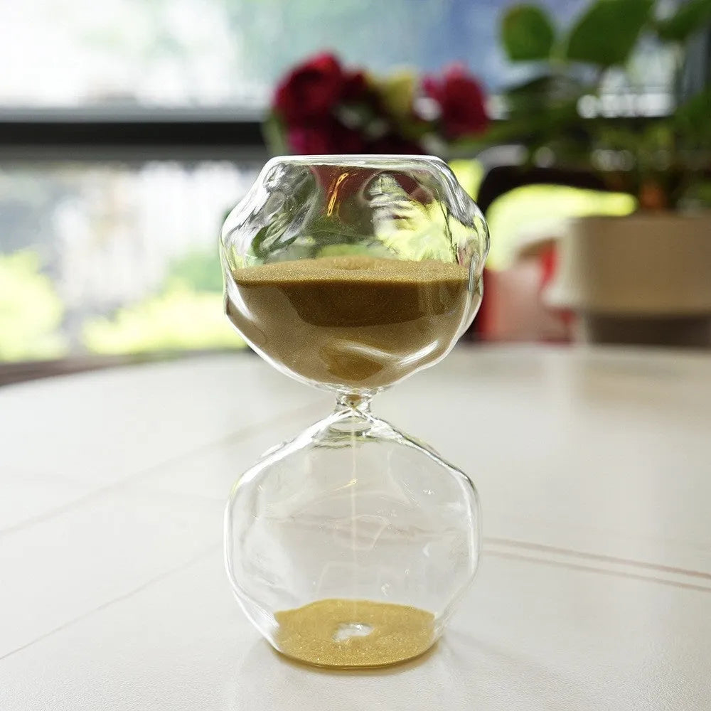 Borosilicate glass sand timer with coloured sand in a European-style blown glass hourglass