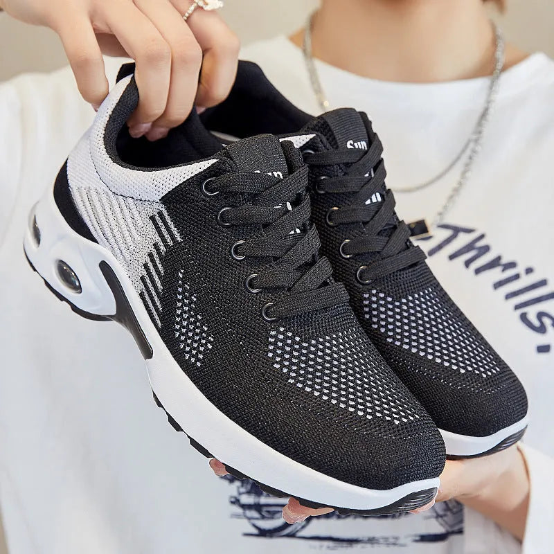 Women's striped running shoes with flyknit upper and flat heel design in multiple colours