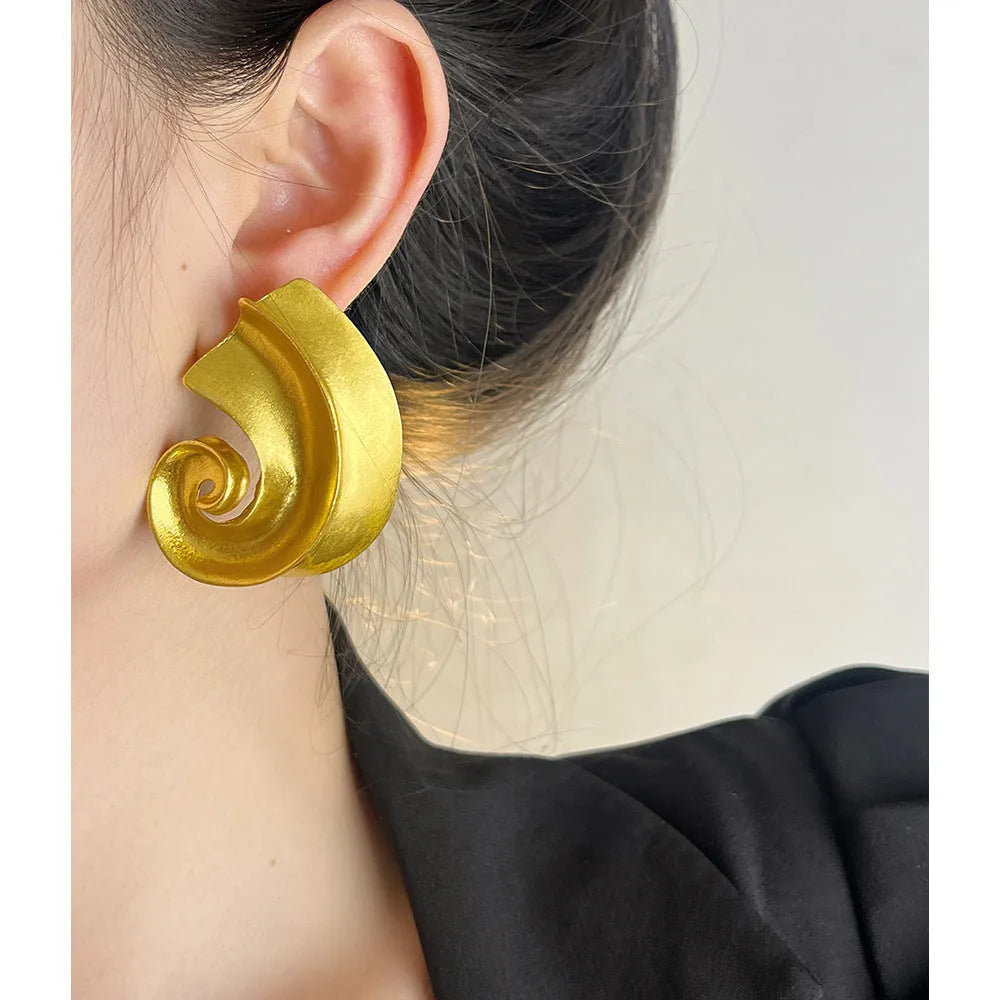 Geometric retro design women's ear studs in gold or silver electroplated finish, 5cm size