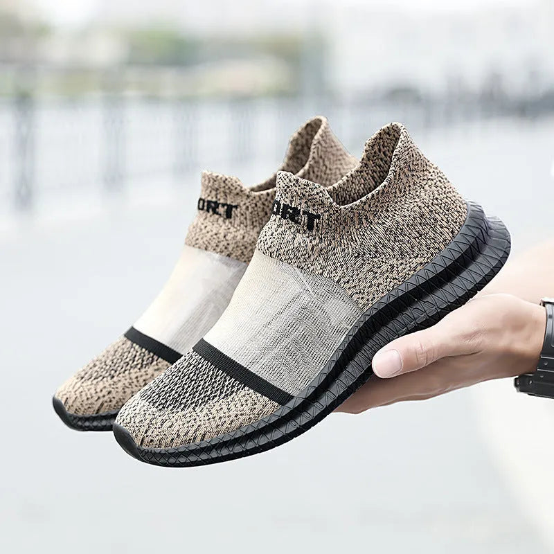 Breathable casual sports sock shoes in multiple colours with Flyknit upper and lace design.