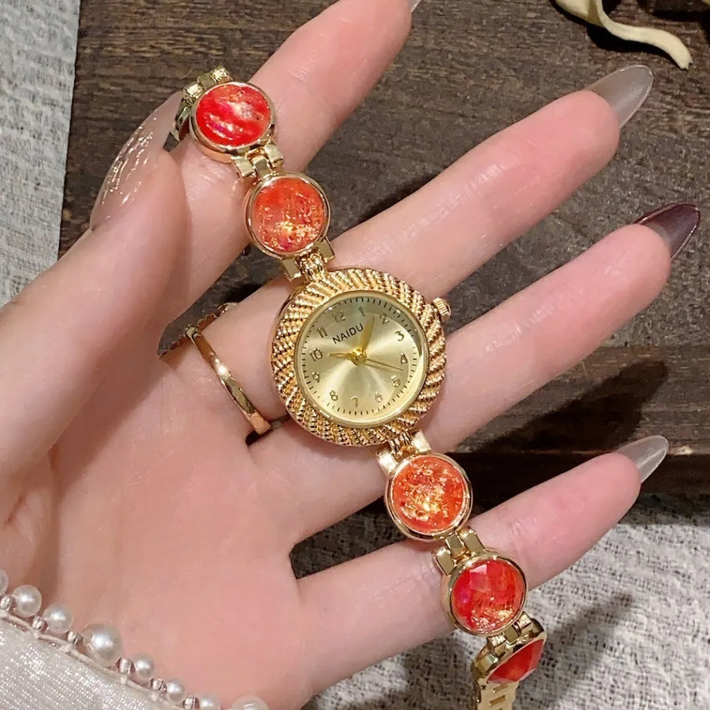 Women's round dial quartz watch in milky white with zinc alloy case