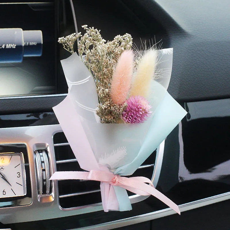 Dried flower bouquet and fragrance slices for car air outlet mounting