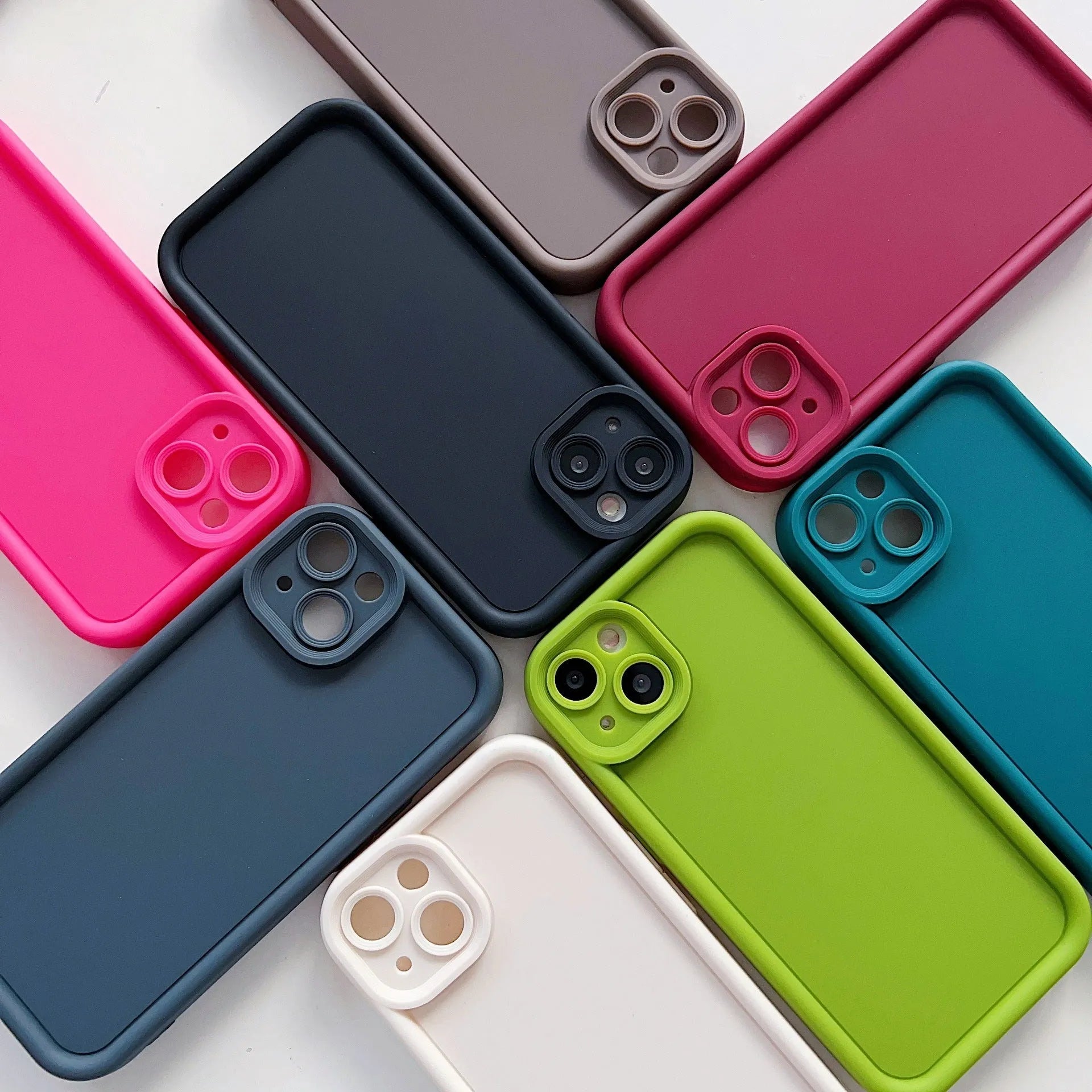 Diamond TPU phone case in solid colour for iPhone 17 series with textured back for grip