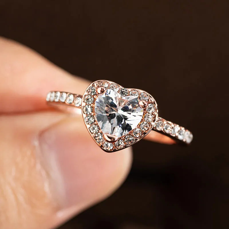White copper women's wedding ring with heart-shaped crystal in rose gold or silvery finish