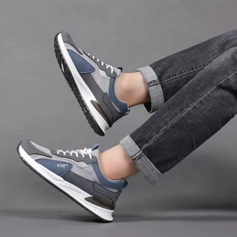 Men's colour block mesh sports shoes with lace-up closure and injection moulded soles