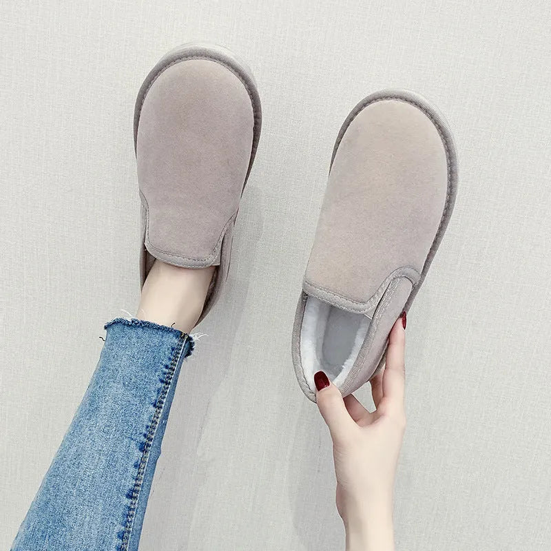 Flat snow boots with fleece lining in multiple colours showing round toe and rubber sole