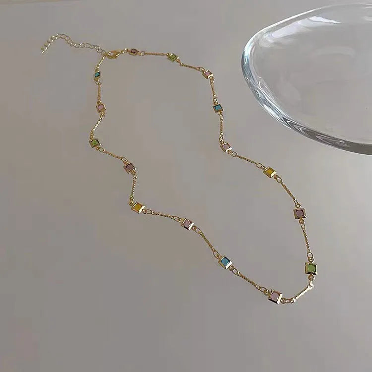 Square colour geometric clavicle chain necklace with artificial crystal details in gold or white K plating