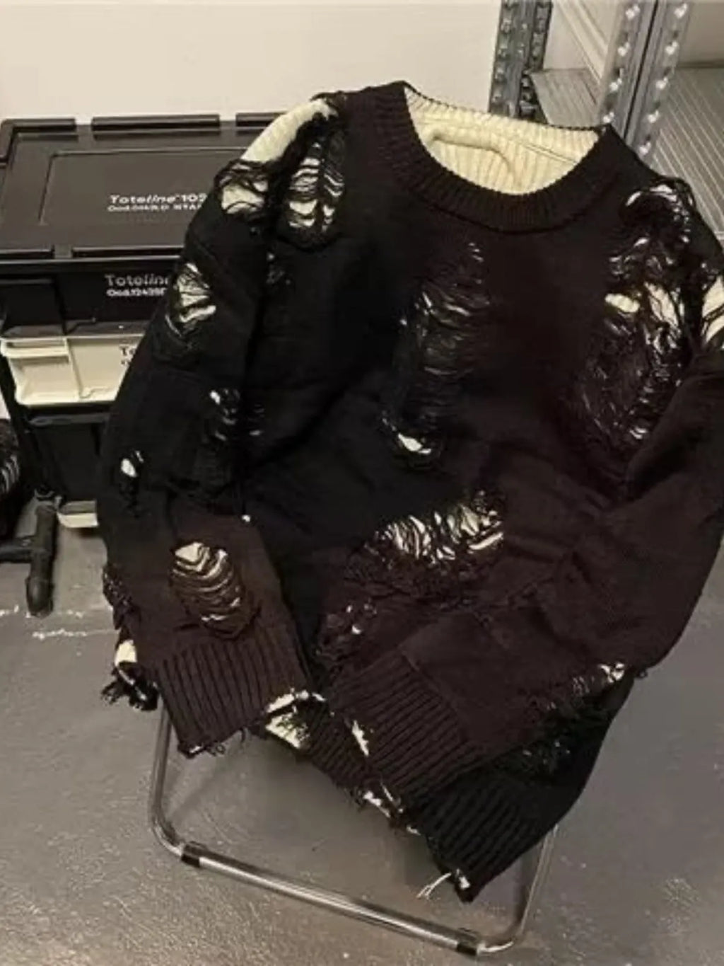 Men's ripped pullover sweater in black or grey with animal pattern, tassel detail and princess sleeves