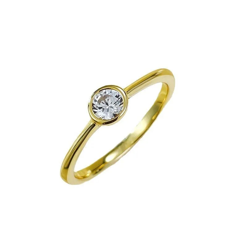 Minimalist silver crown ring with linear design in electroplated R962 gold or platinum colour.