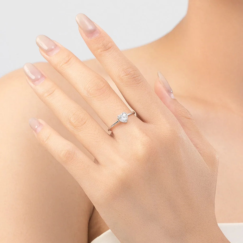 S925 sterling silver heart-shaped engagement ring with clear zircon inlay, US size 7, silver finish