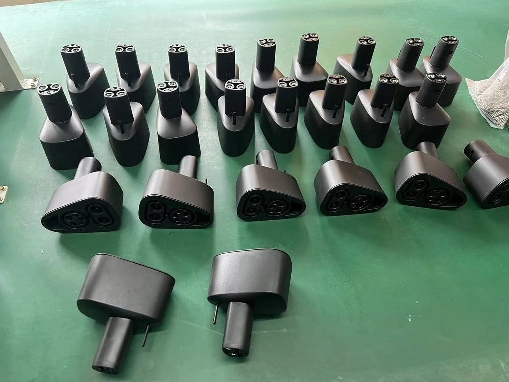 American Standard Tesla charging plug conversion in black with dustproof cover and silver-plated pins, 195x96x67mm