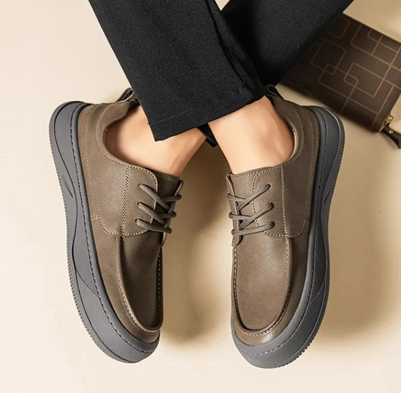 British retro brown casual leather shoes with big toe design and visible stitching