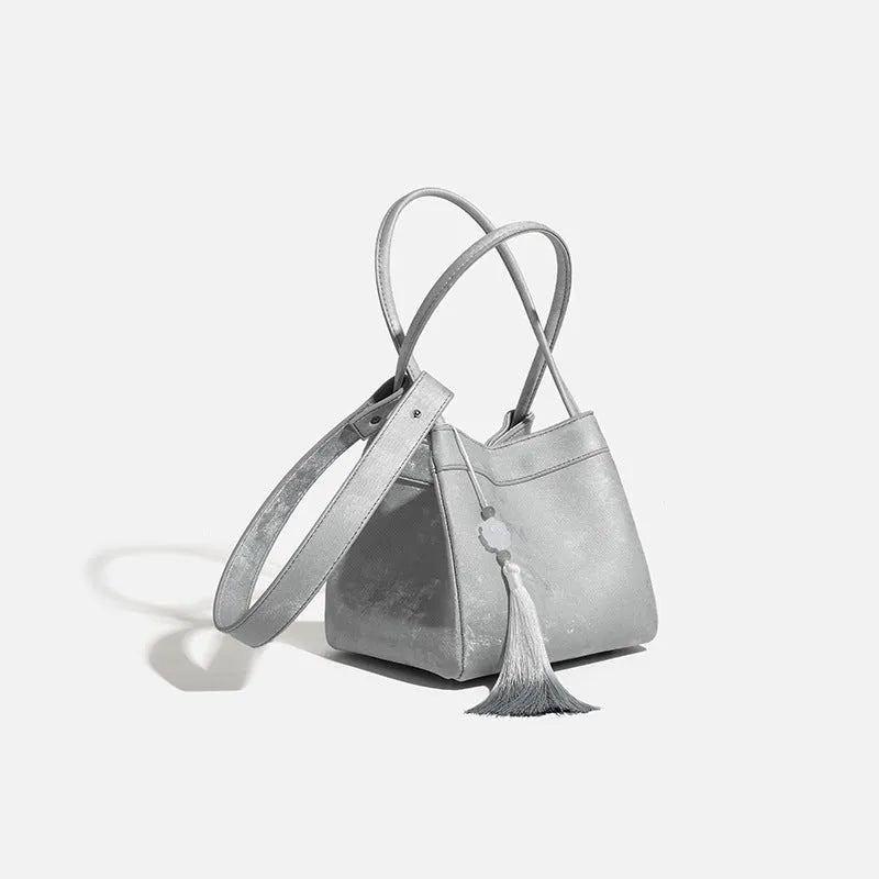 Portable shoulder crossbody bag in black PU leather with open pocket outer and sewing thread detail
