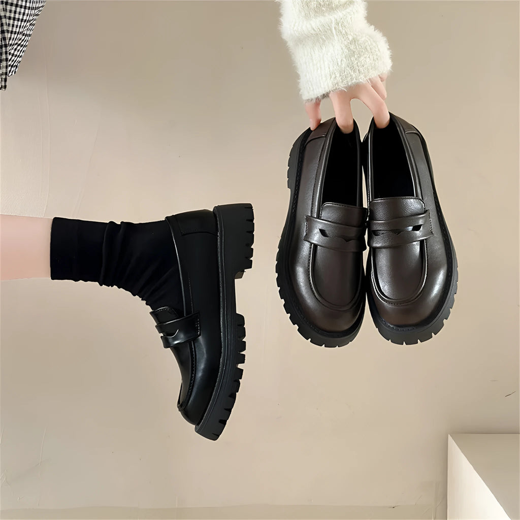 Chunky heel platform British style leather shoes for women in black, low heel, round toe