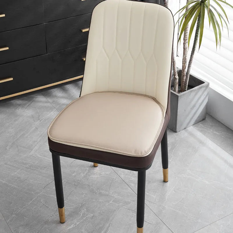 A solid-colour leather horseshoe-shaped seat cushion on a chair, showing its non-slip base and 2.5cm thickness.