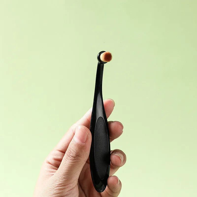 Black pet tear brush with soft fibre silk bristles for cat eye cleaning and tear stain removal