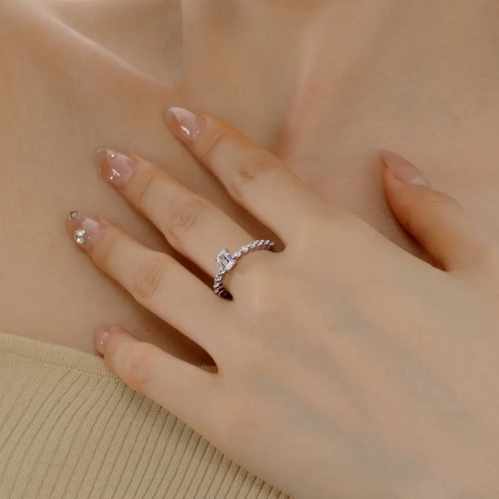 Round diamond ring for women in white gold colour electroplated silver size No 7