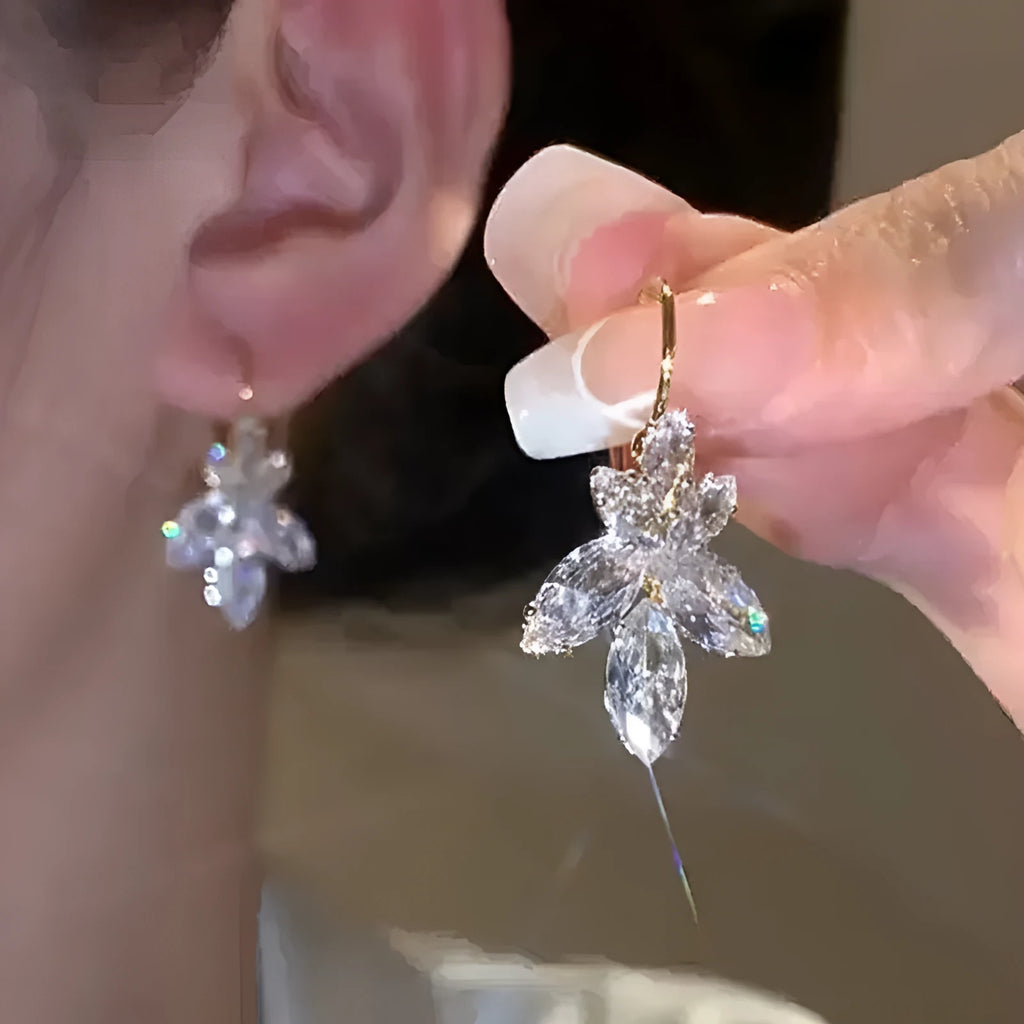 Inlaid zircon super shiny leaf drop earrings in platinum colour for women