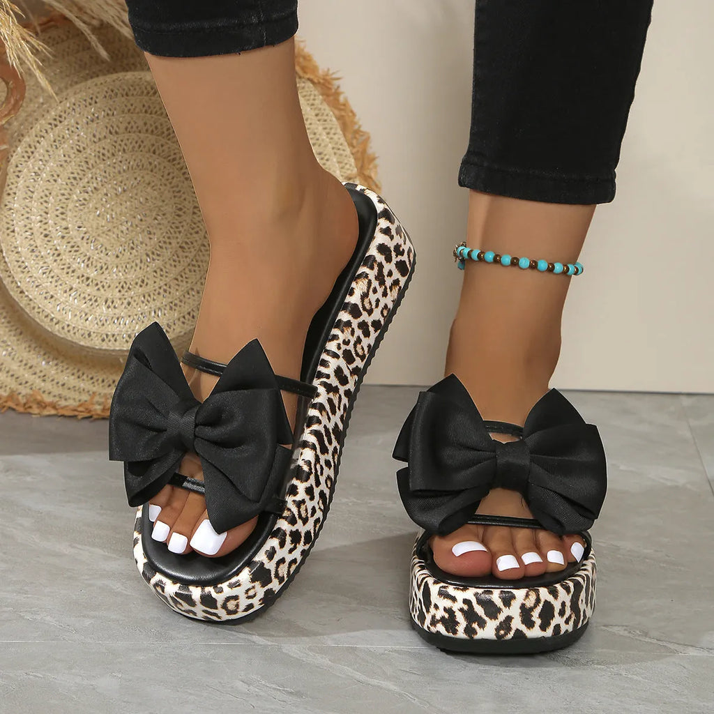 Women's leopard print beach slippers with thick sole in black PU leather