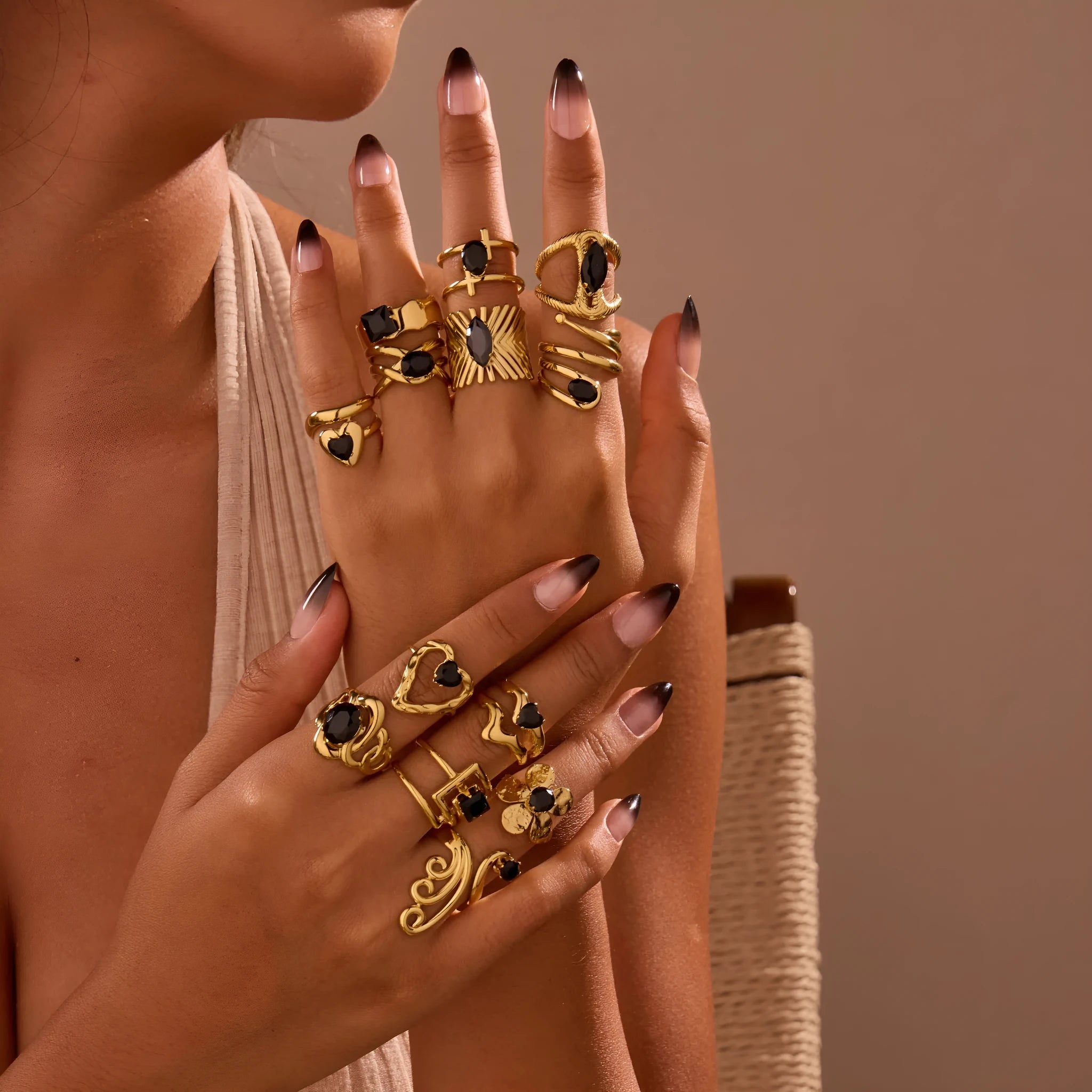 Adjustable open-mouth women's ring with geometric design and inlaid zircon detail
