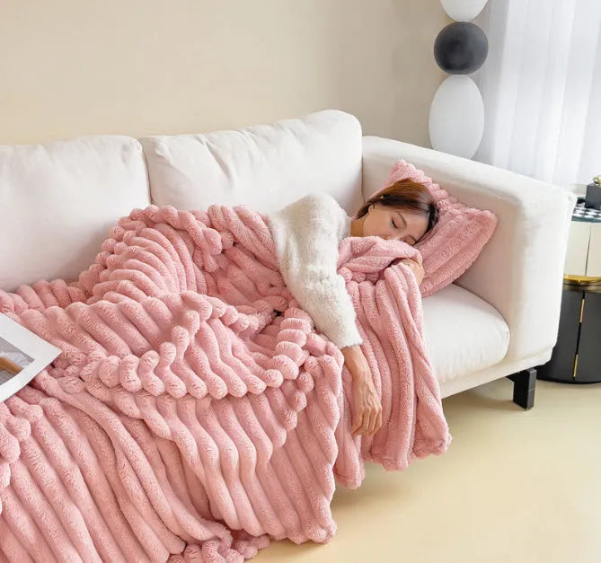 Soft wind bubble velvet blanket in solid colour showing double-sided thickening construction
