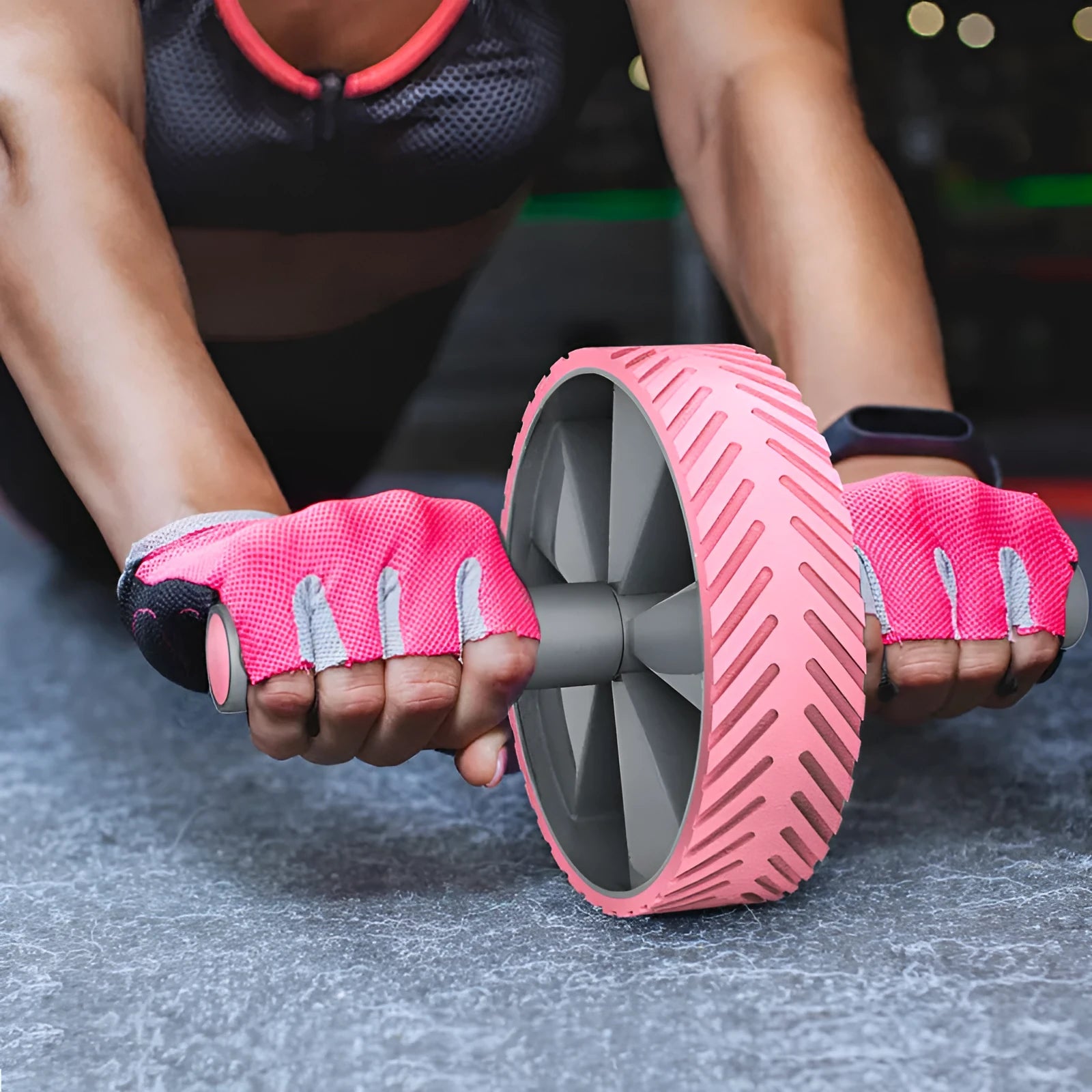 Exercise belly roller abdominal wheel with 17.5cm diameter, steel frame, and two gloves in black