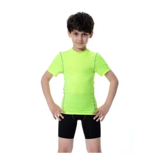 Children's black and green sportswear set showing T-shirt, trousers, and shorts on a size chart.