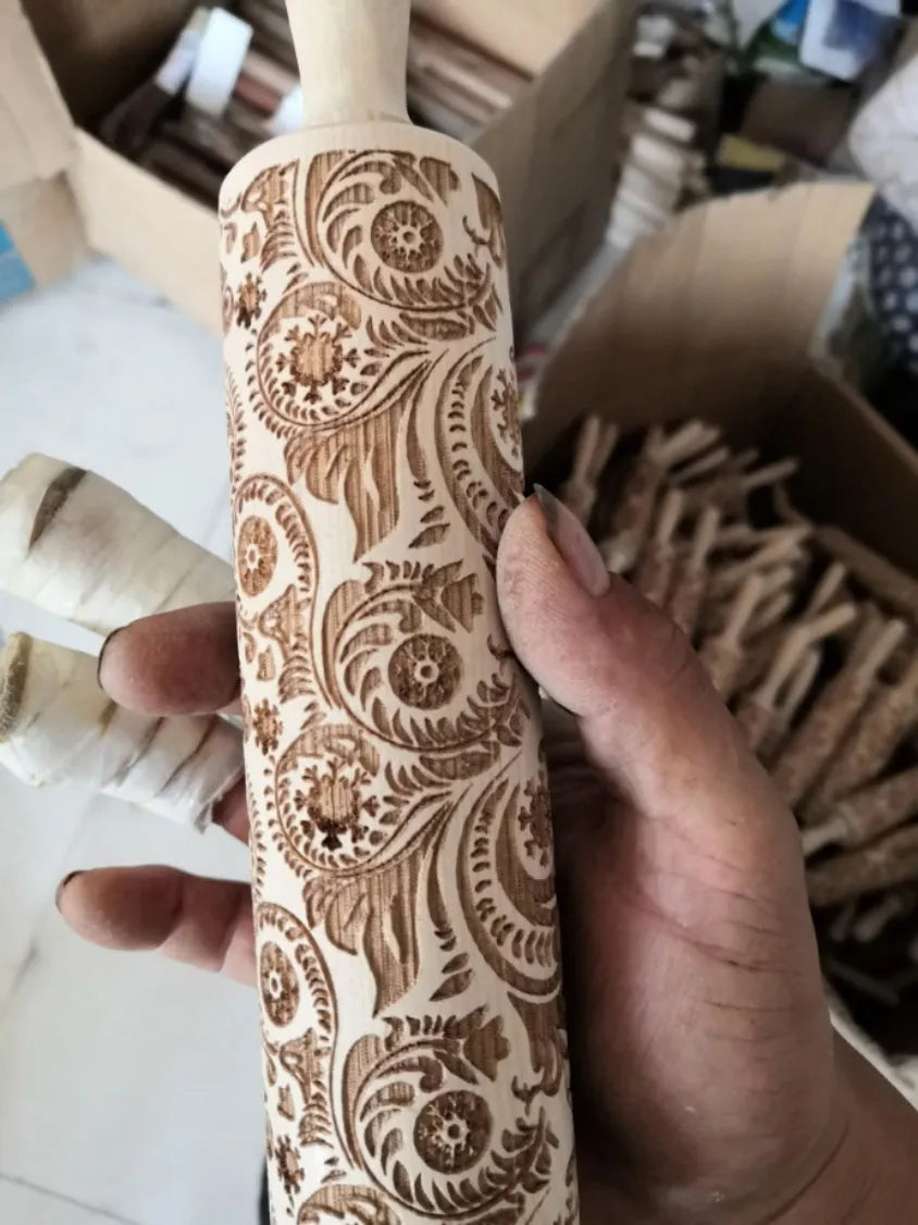 Wooden Christmas embossing rolling pin with snowflake and reindeer pattern, 45 x 5 x 5cm natural wood dough tool