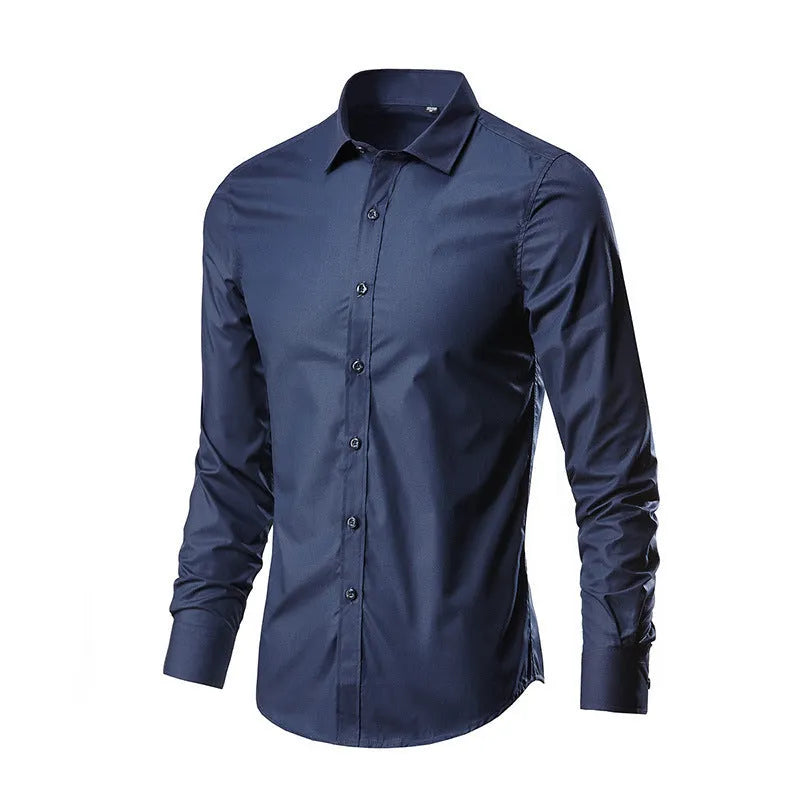 Man's loose-fit long-sleeve linen shirt in a light colour, showing the trendy slim design.