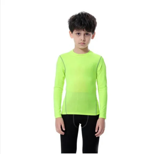 Children's black and green sportswear set showing T-shirt, trousers, and shorts on a size chart.