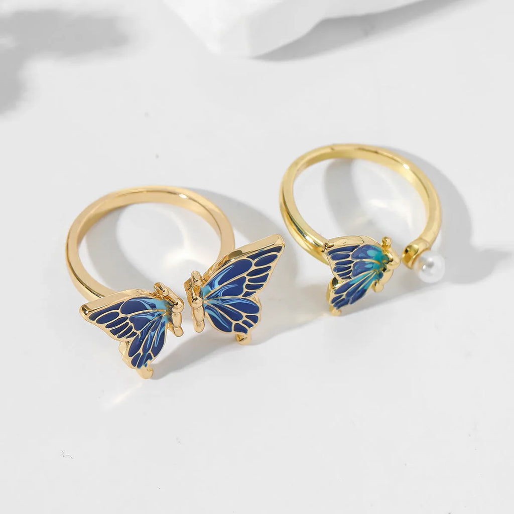 Butterfly-shaped pearl ring in imitation gold on adjustable alloy band
