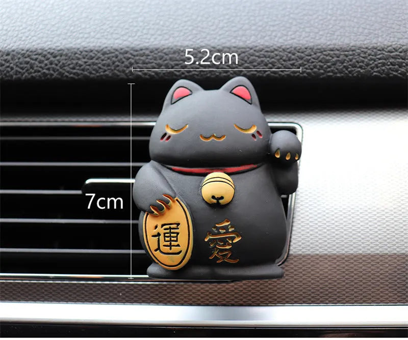 Resin fortune cat car vent clip aromatherapy diffuser in black or white design