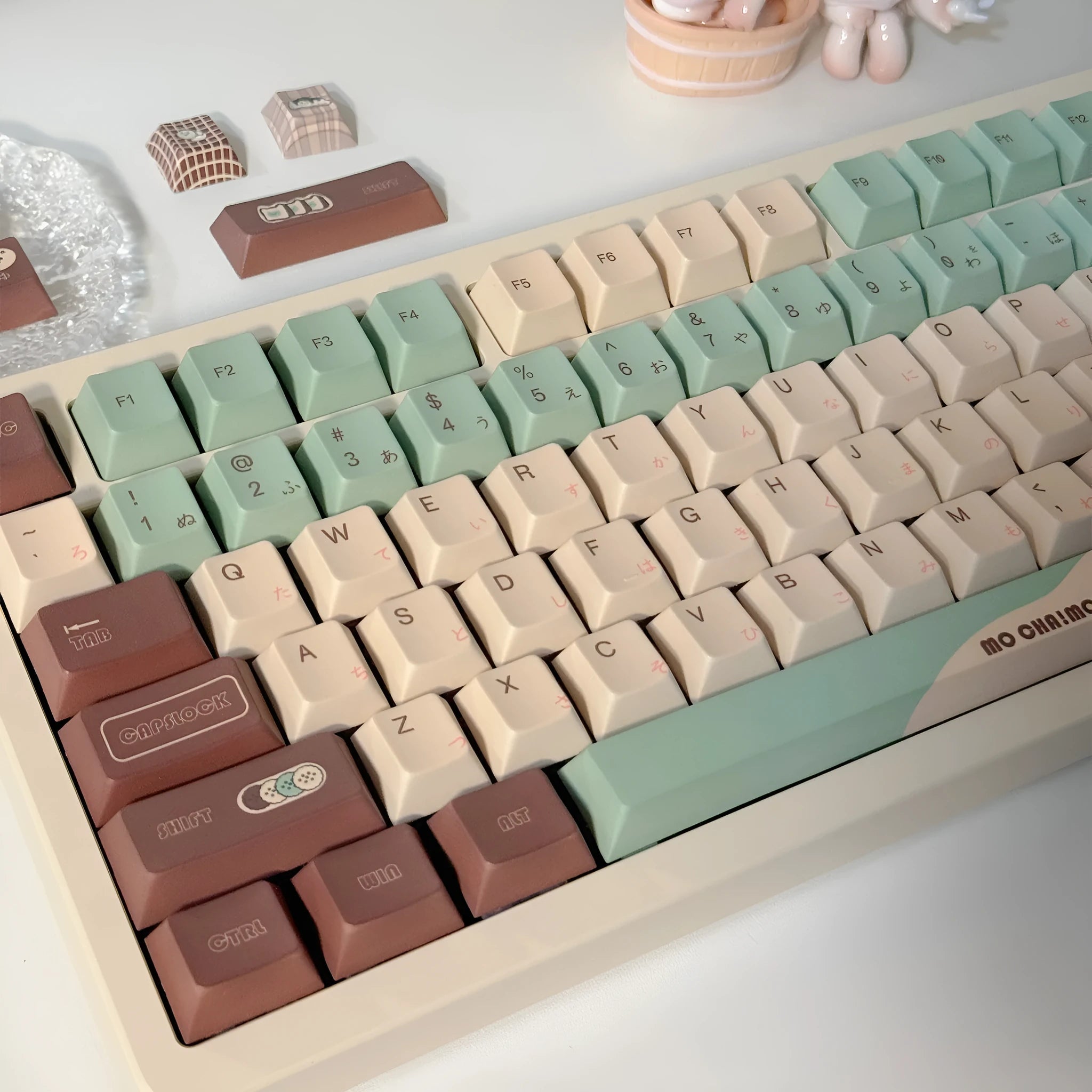 Matcha coloured mechanical keyboard key caps with cross satellite shaft design for switch compatibility