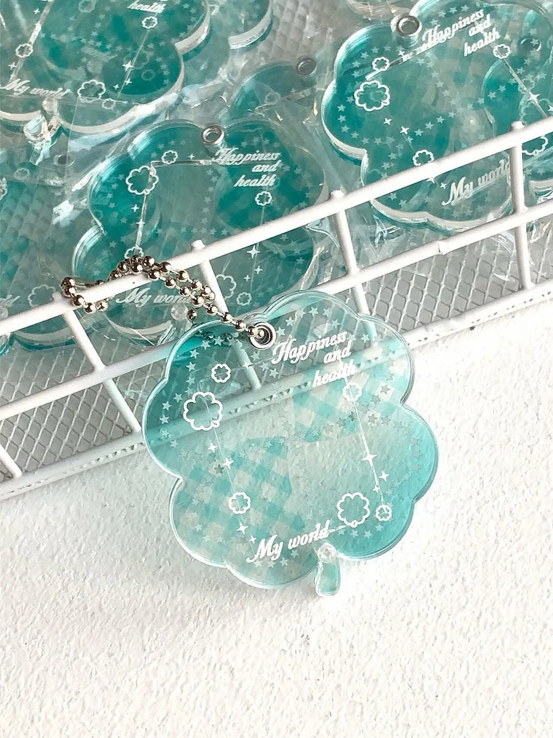 Acrylic four-leaf clover pendant bag lanyard phone keychain in three colours: elegant blue, grass green, mint green